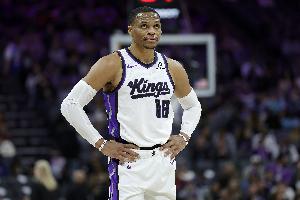 努力追分！威少金鸡独立打停对手 再现摇篮庆祝