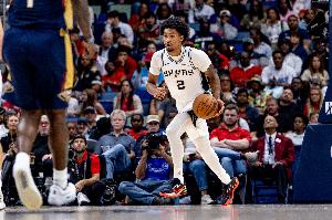 效率很高！哈珀半场7中6拿到13分3板2助 三分1中1