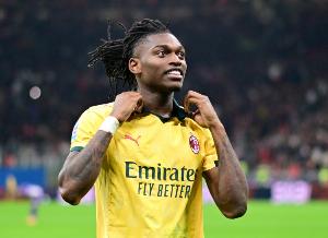 开场半小时伤退，记者：莱奥核磁共振检查显示未出现肌肉受伤