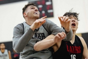 美媒：杨瀚森现在比不了克林根 开拓者多输球才能保留明年选秀权