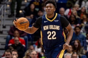 这个13号秀不简单！奎因是NBA历史首位拿下30+三双的新秀中锋