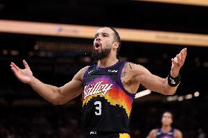 狄龙是NBA最大的反派吗？哈利：可能是吧 但我很喜欢他的能量