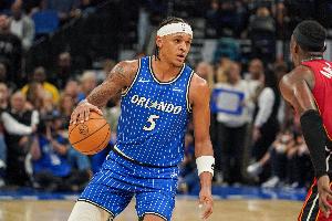 不温不火！班凯罗全场13投5中 拿到18分7篮板4助攻1盖帽