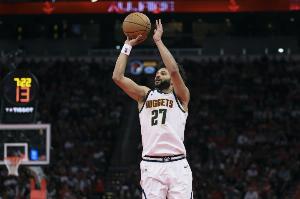 拆炸弹！穆雷本赛季在进攻时间剩4秒的三分命中率56.3% 联盟最高