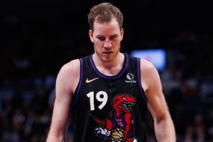 尽力了！珀尔特尔7投5中得10分9板3助2断 前场篮板有4个