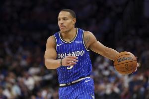 状态不俗！贝恩半场9中5拿到12分3板3助1断 次节独得10分