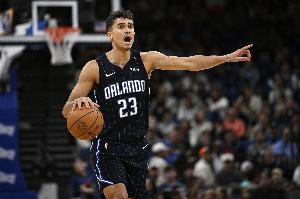 替补火力！席尔瓦9投4中&三分4中2得到11分7板2助 正负值+8