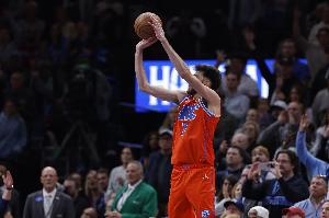 外线开火！霍姆格伦首节7分钟三分2中2 砍下8分2板1帽