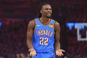 先声夺人！卡森·华莱士面断吉莱斯皮 反击直接上篮拿到首分！