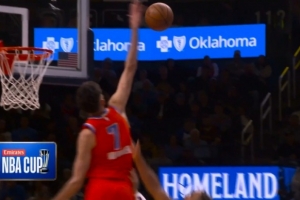 遮天蔽日！切特镇守篮下 腾空暴起再帽狄龙·布鲁克斯