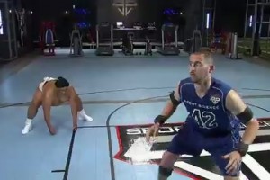 这就是篮板机器？早年乐福和相扑选手对撞，丝毫不处下风