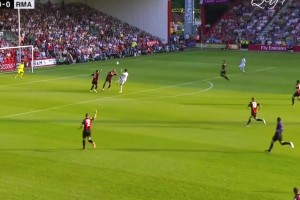 你觉得这球进了，会成为C罗职业生涯十佳球吗？