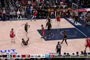 这火力也太猛了！博格丹小卡科菲小琼斯三分五连击，强势反超比分