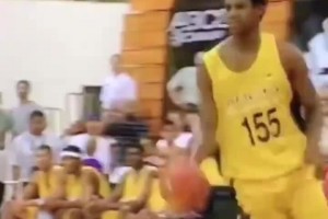 年轻的King！16岁的勒布朗在abcd训练营 看着真青涩啊！