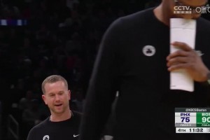 老子硬着呢！波津鼻梁出血 流血的伤口犹如勋章全场欢呼