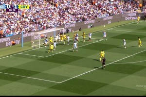 曼城主场21分钟0-2落后，理查兹力压迪亚斯头球破门