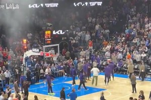 杜兰特在雷霆主场被这样漫天嘘声对待，应该不会回雷霆的吧？