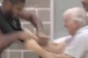 传奇教头谢幕！波波维奇名场面：训练期间暴打邓肯