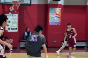 当杜峰看到郭艾伦的那一刻，手已经忍不住了！