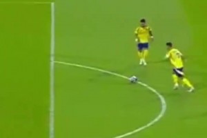 巅峰卡卡带球有多快有多帅？就连央视主持人都赞不绝口