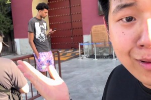 姚明在上海热情招待安东尼！甜瓜：别把我有肚子的事情告诉大家！