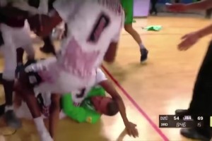 估计很少人知道！三球曾场上掌掴立陶宛球员导致双方大打出手