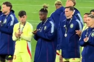 国外博主怒批亚马尔：对胜利者毫无尊重！