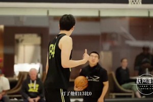 随行翻译：杨瀚森试训惊艳吊球让全场瞬间安静！上来一波13-0