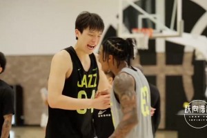 翻译：杨瀚森在爵士试训表现很惊艳！上去就13-0打爆了对手！