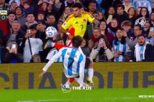 狼狈‍️迪亚斯脚后跟磕球过人戏耍德保罗，今天状态爆炸