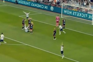 弗格森：不管他们谁更优秀，还是两个都是最佳，但C罗是我的孩子