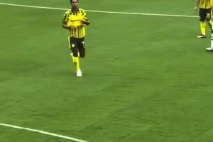 太像了！连跑步姿势都一样贝林厄姆19岁弟弟完成多特蒙德首秀