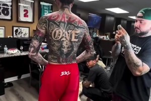 三球休赛期再添新文身！