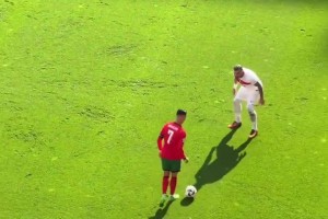 最佳视角！欧洲杯经典时刻：39岁的C罗踩单车晃倒对手！