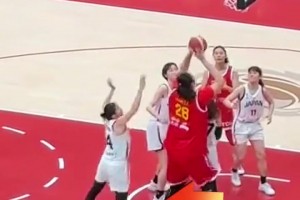 到底谁是大人谁是小孩？日本女篮防守张子宇真的是尽力了