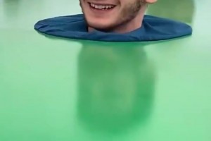 当年维尼修斯选择单干让本泽马半场暴怒