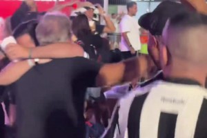 斩落欧冠冠军！博塔弗戈球迷陷入疯狂