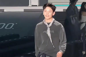 帅呆了！女篮国手杨舒予参加时装T台走秀 真滴气场全开啊