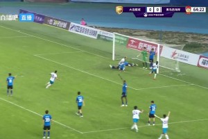 青岛西海岸1-0领先！阿齐兹门前包抄破门