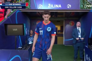 2分钟连吃两黄被罚下！范博梅尔之子鲁本-范博梅尔欧青赛染红！