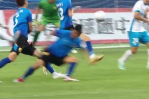 足协杯赛场再现门线悬案！这球是否为漏判罚点球？