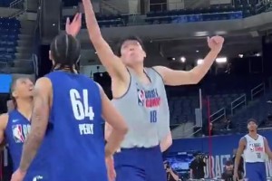 靠表现打进首轮杨瀚森试训第二场集锦！揽11分6板6助1帽