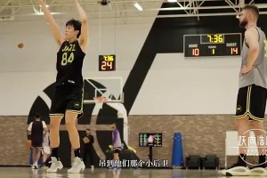 翻译此前：杨瀚森试训惊艳吊球让全场瞬间安静！上来一波13-0