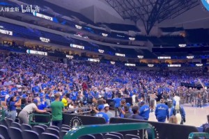 依然不满那笔交易啊！独行侠球迷在选中弗拉格后高喊fire nico！