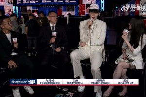 选秀大会，我来啦！杨瀚森一身白色正装帅气逼人~