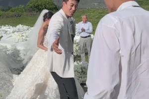 丛明晨晒张镇麟丽江举行婚礼 深圳男篮主帅周鹏出席