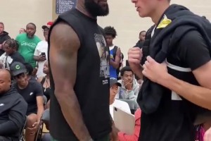 未来是你的！詹姆斯早在2年前就看上了弗拉格这孩子