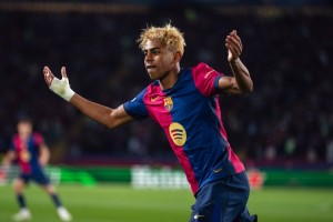 球员集锦：未来已来！巴萨青训终极答案——亚马尔