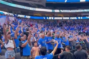 开启新时代！独行侠球迷齐聚主场等待选中弗拉格的历史时刻