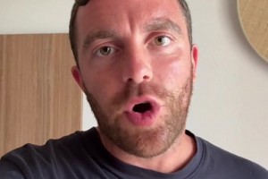 尘埃落定！罗马诺确认：C罗将与利雅得胜利续约，合同期限为两年